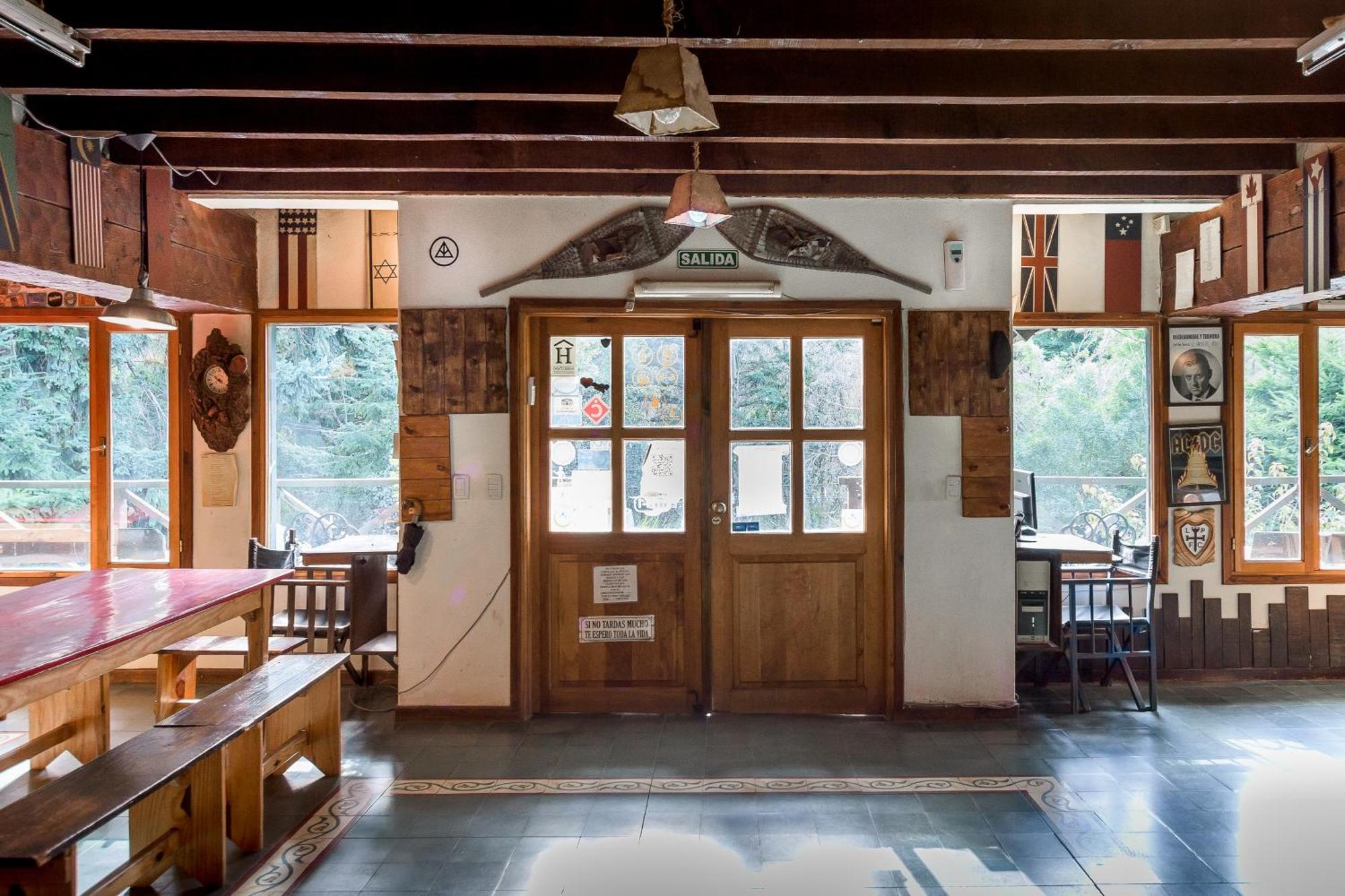Hostel La Angostura Вилья-ла-Ангостура Экстерьер фото