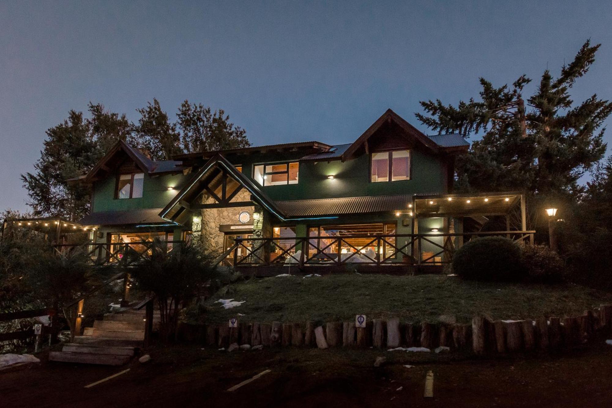 Hostel La Angostura Вилья-ла-Ангостура Экстерьер фото