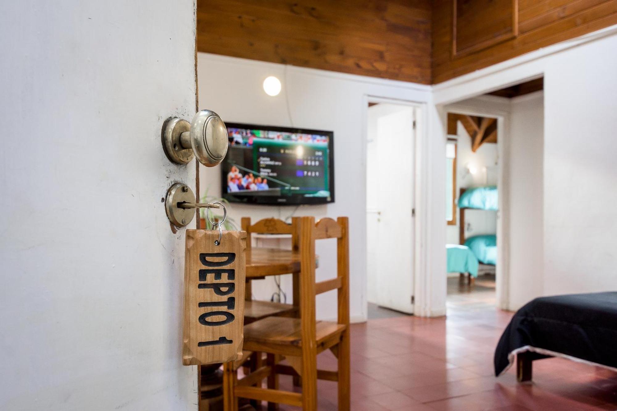 Hostel La Angostura Вилья-ла-Ангостура Экстерьер фото